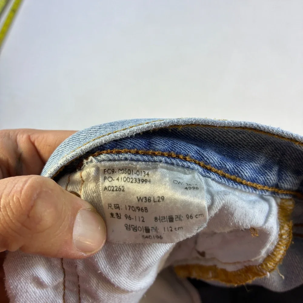 Vintage Levis 501 Mens Light Wash Straight Leg Button Fly Denim‎ Jeans 38x29
